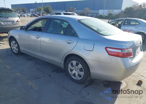 2007 Toyota Camry Le z USA, uszkodzony, nr VIN 4T1BE46K57U089802